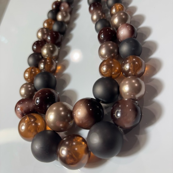 2-layer Plastic Bead Necklace - Picture 8 of 11